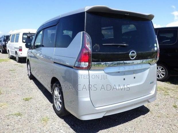 Nissan Serena 2018 Silver