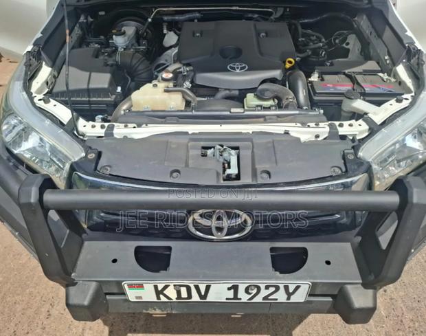 Toyota Hilux Revo Double Cab Deisel 2.4 AWD 2019 White