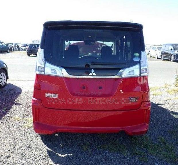 Mitsubishi Delica 2018 Red