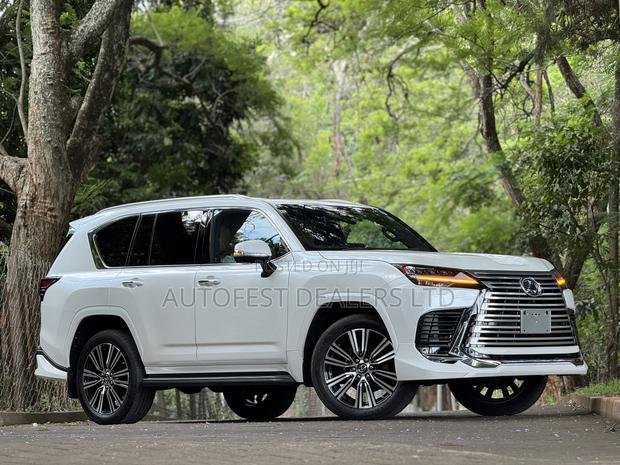 Lexus LX LX 600 2023 White