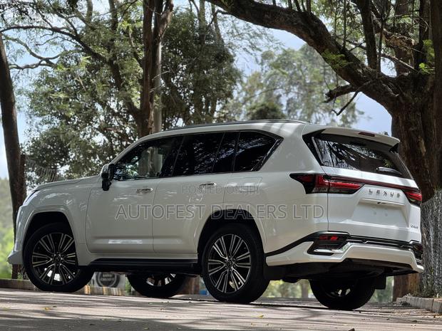Lexus LX LX 600 2023 White