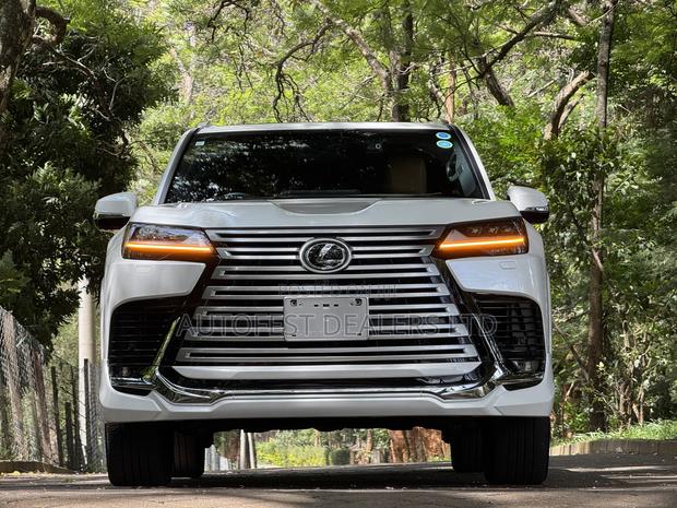 Lexus LX LX 600 2023 White