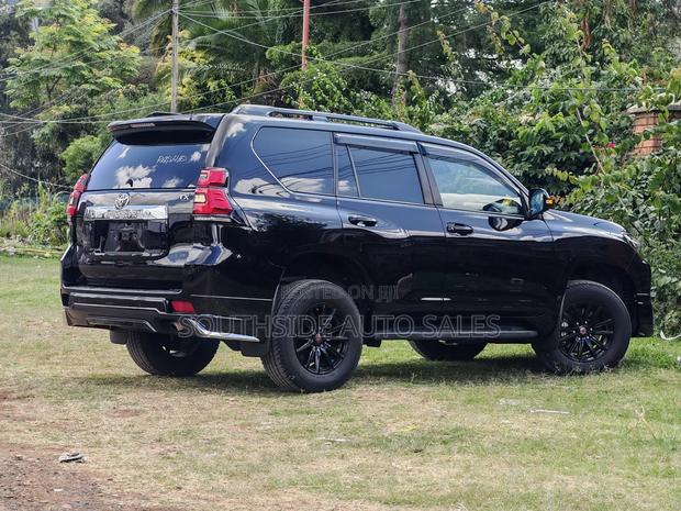 Toyota Land Cruiser Prado 2018 Black