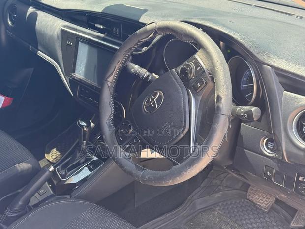 Toyota Auris 2016 Blue