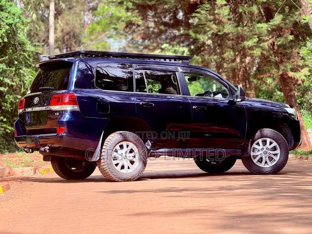 Toyota Land Cruiser 2018 Blue