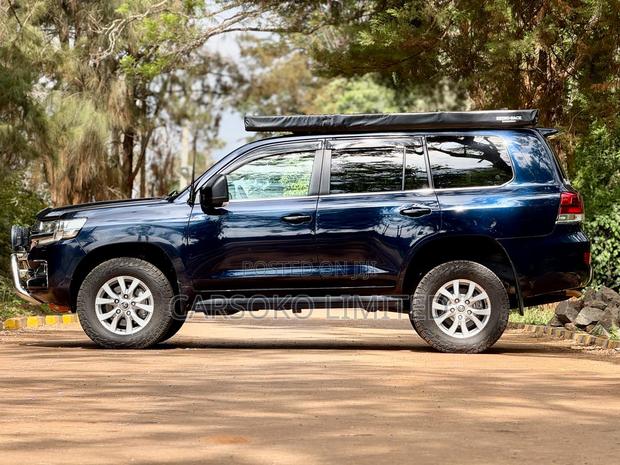 Toyota Land Cruiser 2018 Blue