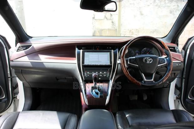 Toyota Harrier 2.0 2014 White