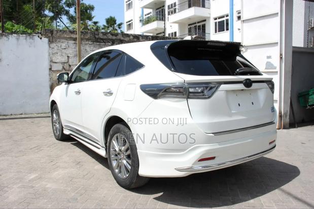 Toyota Harrier 2.0 2014 White