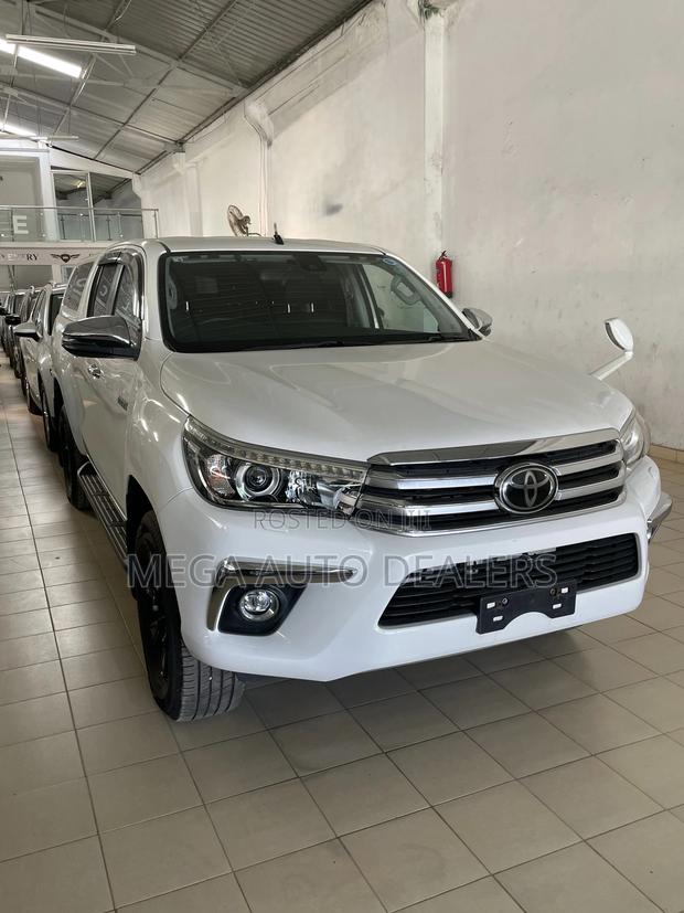 Toyota Hilux 2019 White