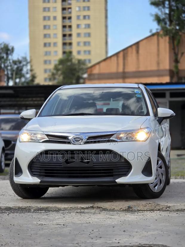 Toyota Corolla Fielder 1.5 Hybrid FWD 2018 White
