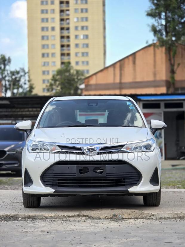 Toyota Corolla Fielder 1.5 Hybrid FWD 2018 White