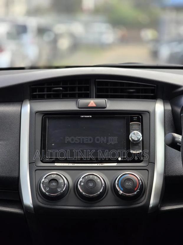 Toyota Corolla Fielder 1.5 Hybrid FWD 2018 White