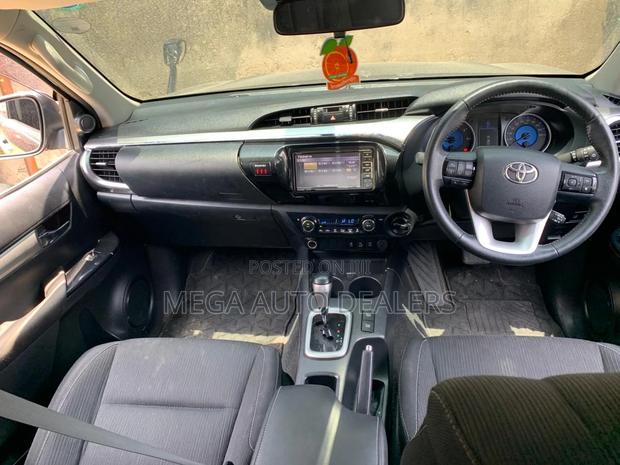 Toyota Hilux 2018 Black