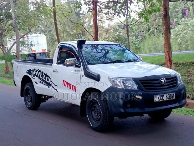 Toyota Hilux 2013 White