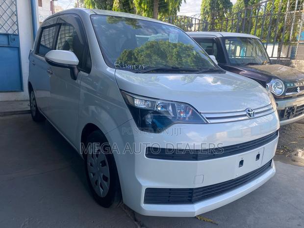 Toyota Spade 2018 White