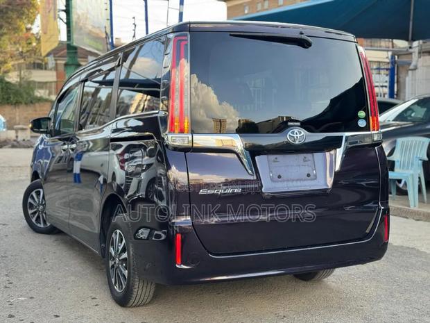 Toyota Esquire 2.0 FWD (7 seater) 2018 Purple