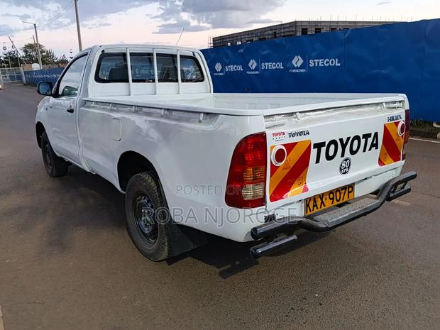 Toyota Hilux 2.5 D-4D 2008 White