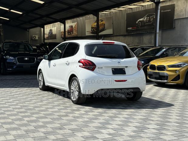 Peugeot 208 2019 White