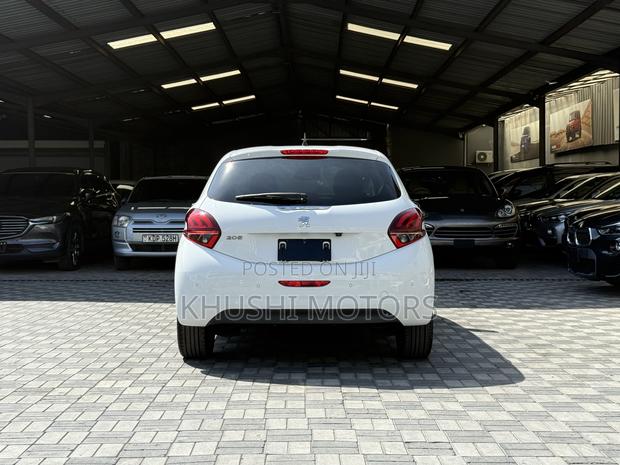 Peugeot 208 2019 White