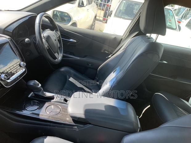 Toyota Crown 2018 White