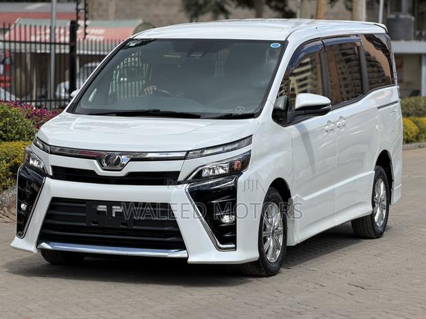 Toyota Voxy 2018 Pearl