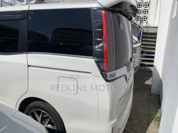 Toyota Esquire 1.8 FWD Hybrid (7 seater) 2018 White