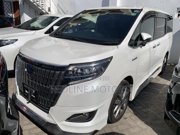 Toyota Esquire 1.8 FWD Hybrid (7 seater) 2018 White