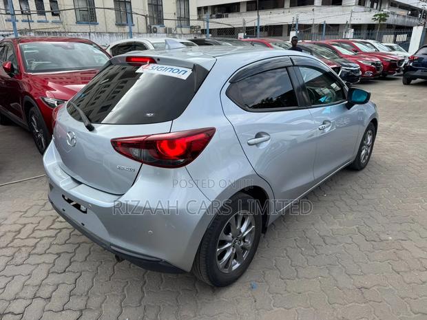 Mazda 2 2020 Silver