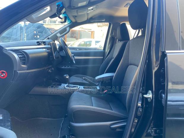 Toyota Hilux 2020 Black