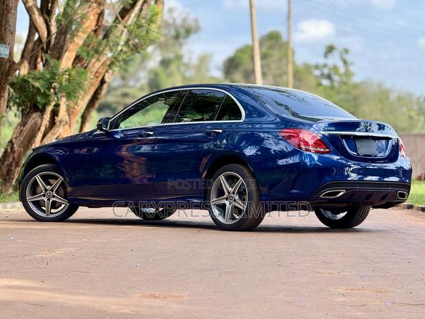Mercedes-Benz C200 2018 Blue