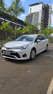 Toyota Avensis 2016 Off white for sale