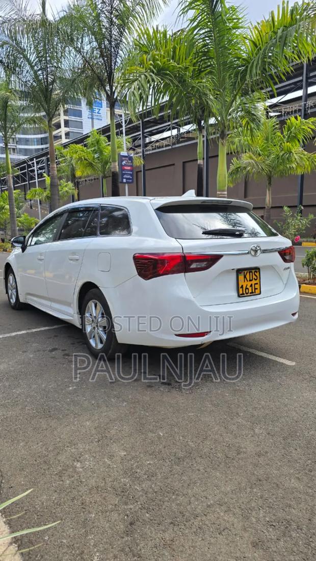 Toyota Avensis 2016 Off white
