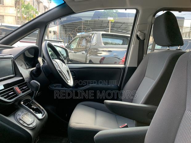 Toyota Voxy 2019 Silver