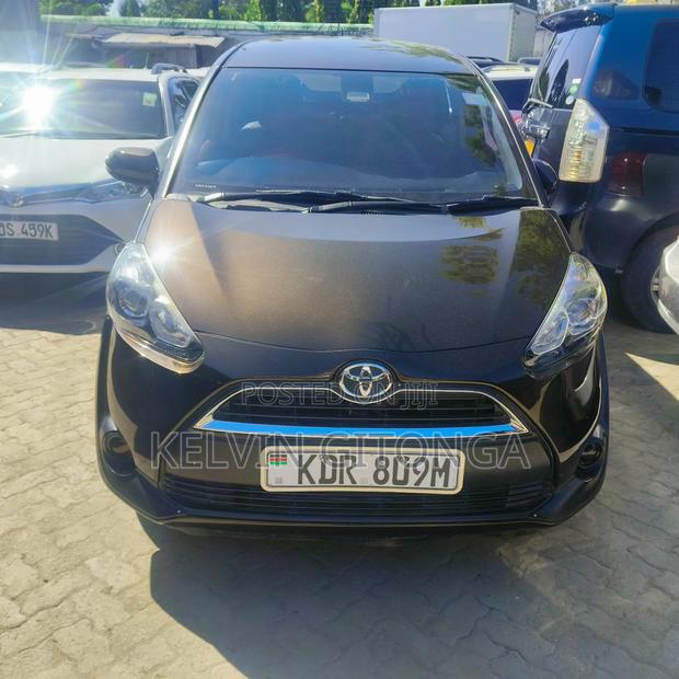 Toyota Sienta 2018 Beige