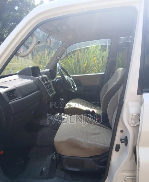 Mitsubishi Pajero 2002 White