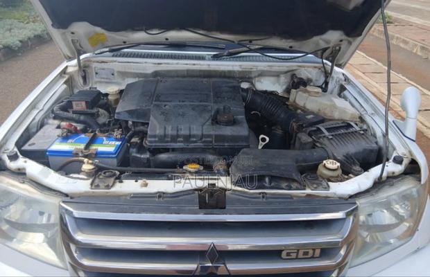 Mitsubishi Pajero 2002 White