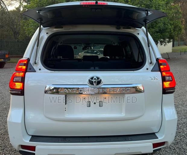 Toyota Land Cruiser Prado 2.7 2018 White