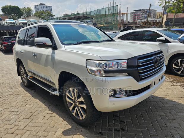 Toyota Land Cruiser 4.6 V8 ZX 2016 White