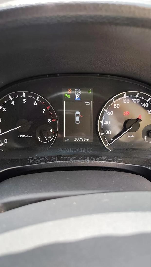 Toyota Premio 2018 Silver
