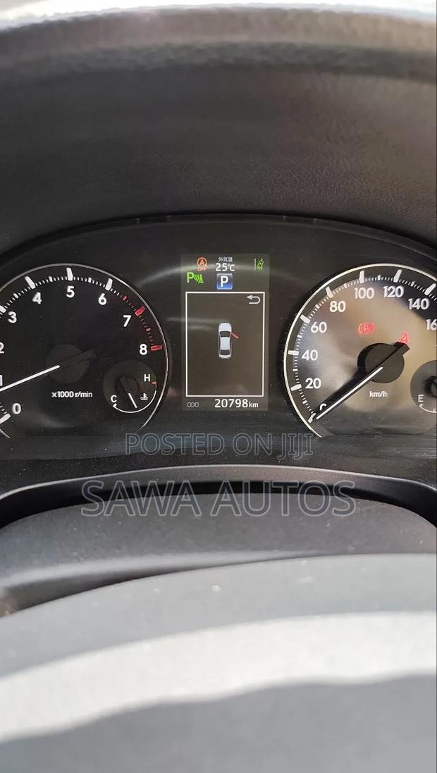 Toyota Premio 2018 Silver