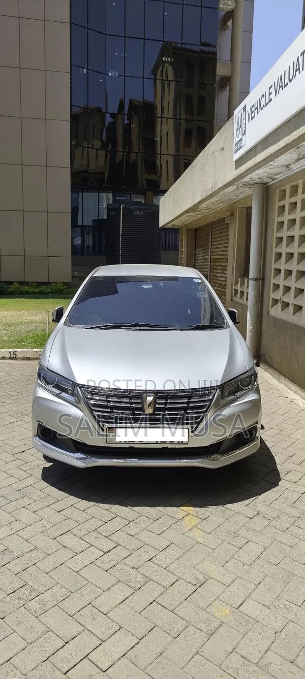 Toyota Premio 2018 Silver
