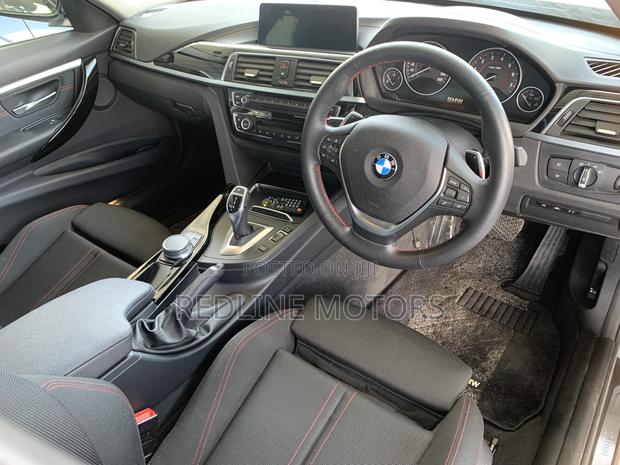 BMW 320i Sedan RWD 2018 Silver