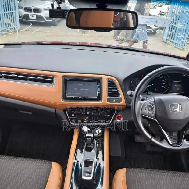 Honda Vezel 1.5 Hybrid 2WD 2018 Red