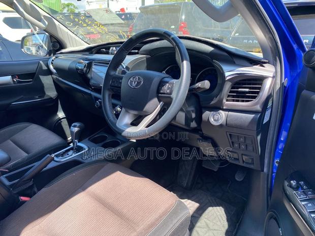 Toyota Hilux 2018 Blue