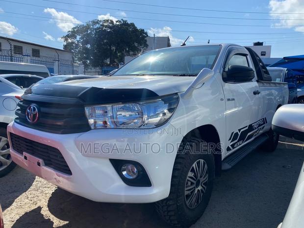 Toyota Hilux 2018 White