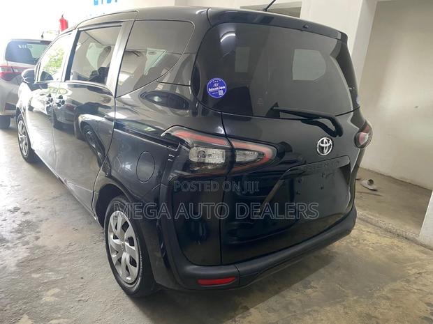 Toyota Sienta 2018 Black