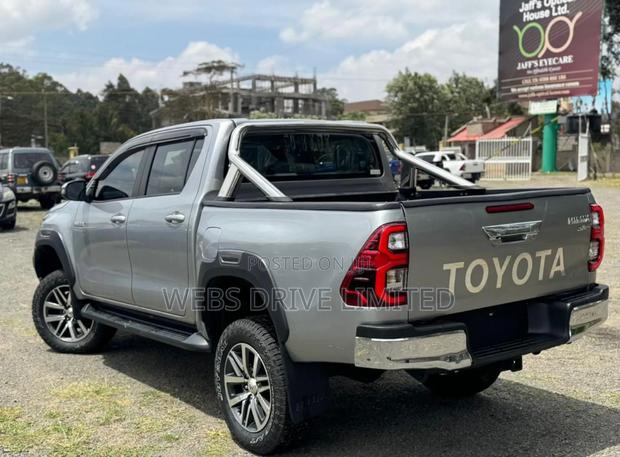 Toyota Hilux 2018 Silver