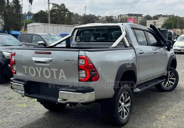Toyota Hilux 2018 Silver