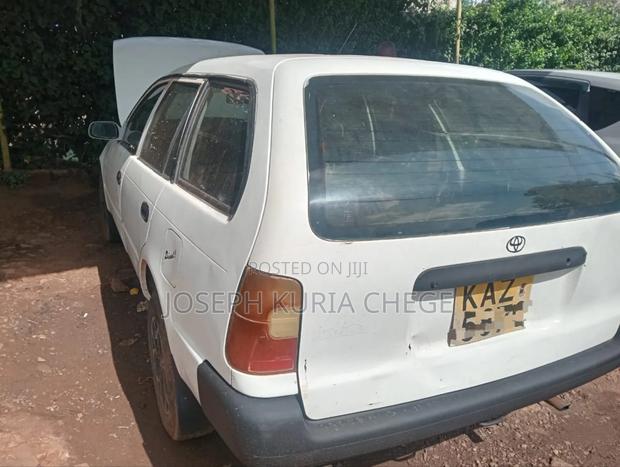 Toyota Corolla 2000 White