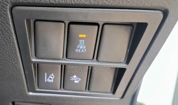 Toyota Hilux SR5 4x4 2018 White